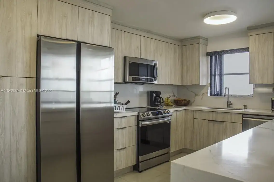 2 bedroom 2 bath Residential for sale at 2780 NE 183rd St # 1001, Aventura FL 33160
