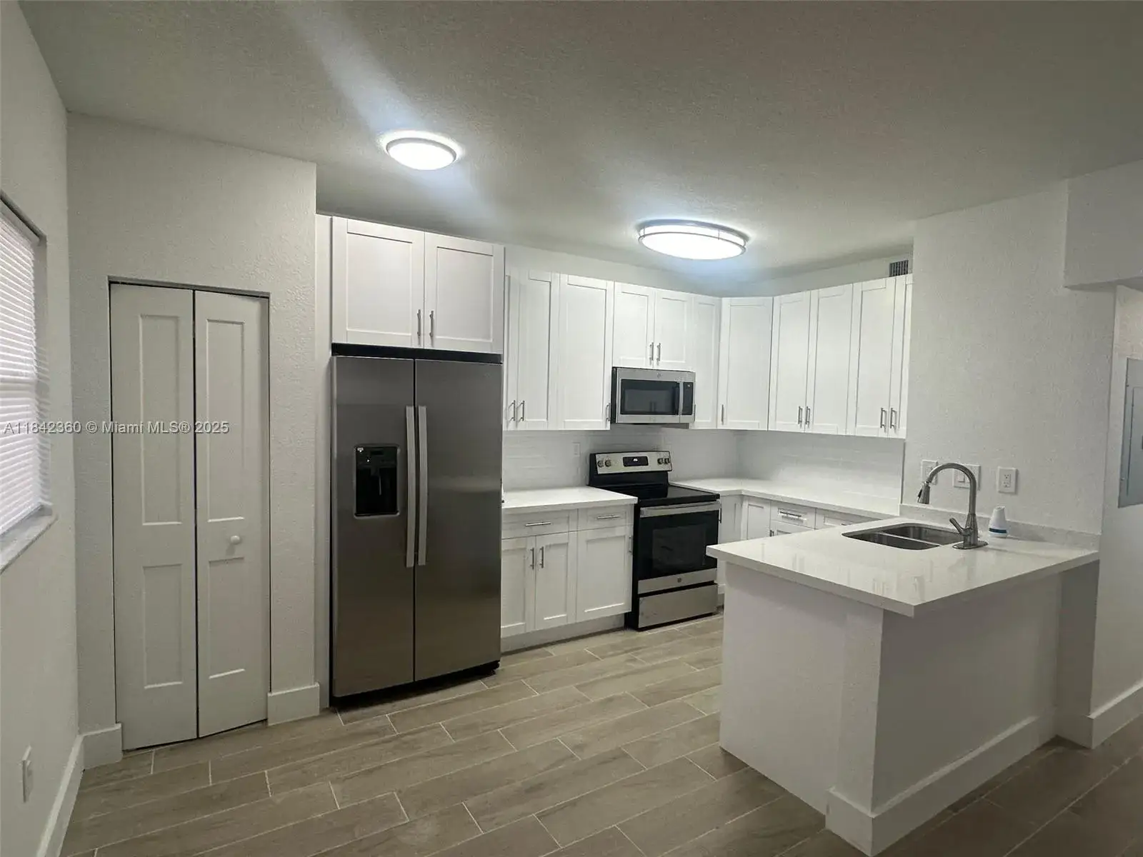 2 bedroom 2 bath Residential Lease for rent at 15689 SW 73rd Cir Ter # 5, Miami FL 33193