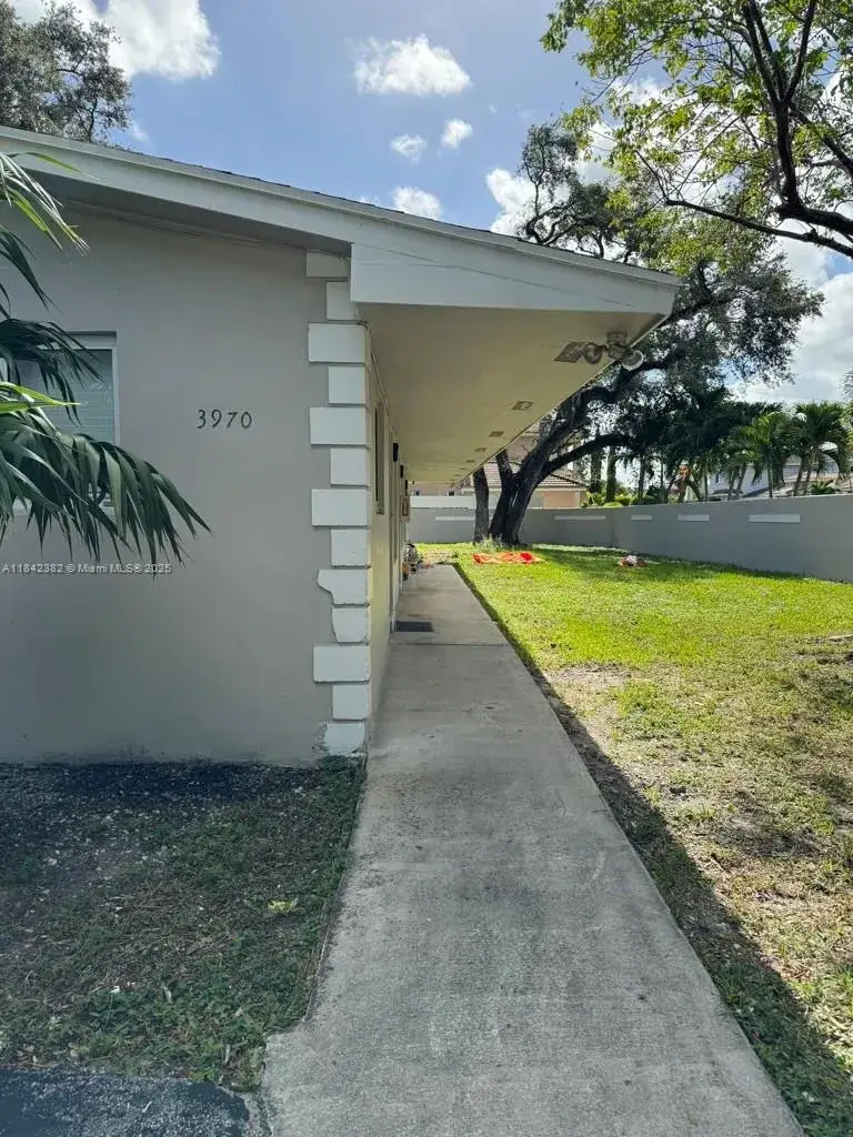 1 bedroom 1 bath Residential Lease for rent at 3970 SW 58th St # 2, Dania Beach FL 33312