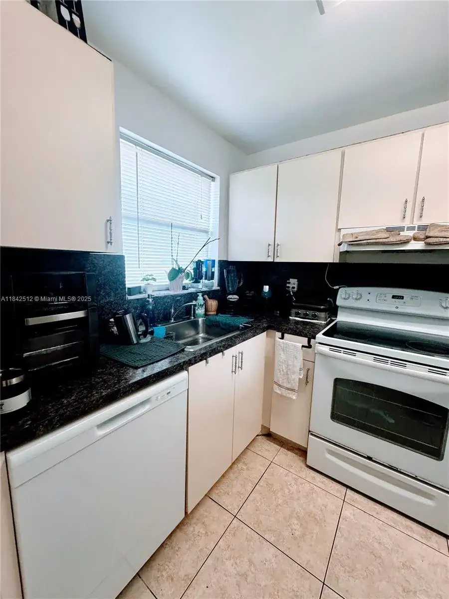2 bedroom 2 bath Residential for sale at 8500 Sunrise Lakes Blvd # 104, Sunrise FL 33322