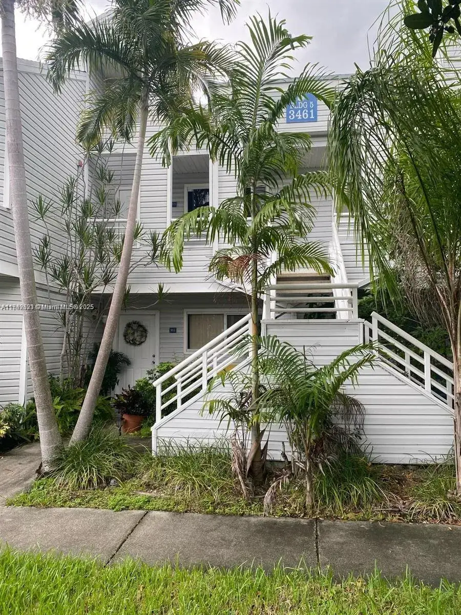 2 bedroom 2 bath Residential Lease for rent at 3461 NW 44th St # 203, Oakland Park FL 33309