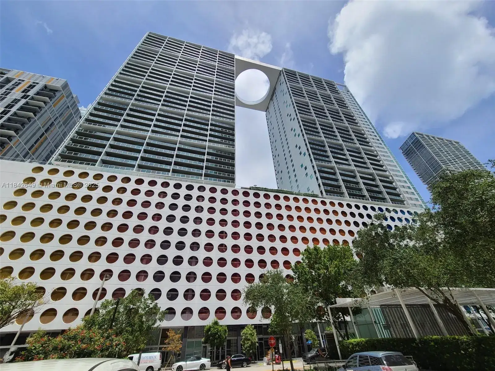 1 bedroom 1 bath Residential Lease for rent at 55 SE 6th St # 4106, Miami FL 33131