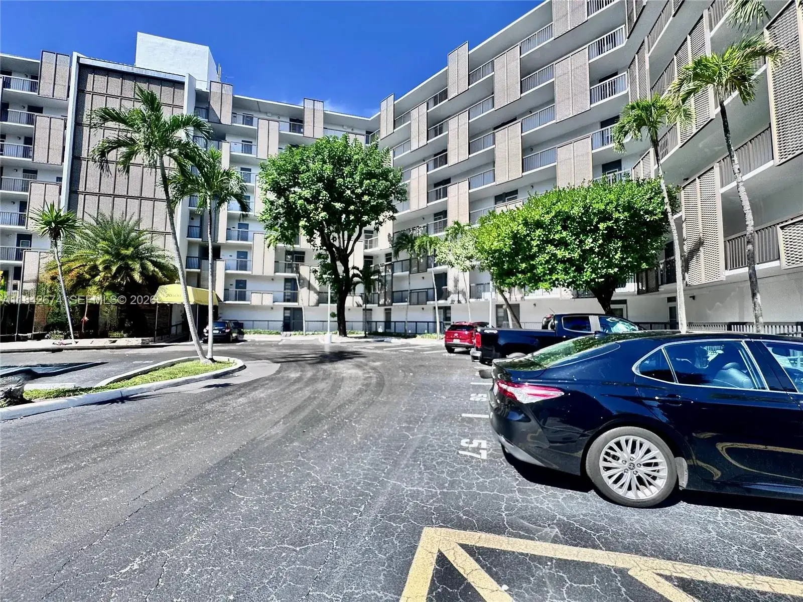 1 bedroom 1 bath Residential for sale at 20500 W Country Club Dr # 210, Aventura FL 33180