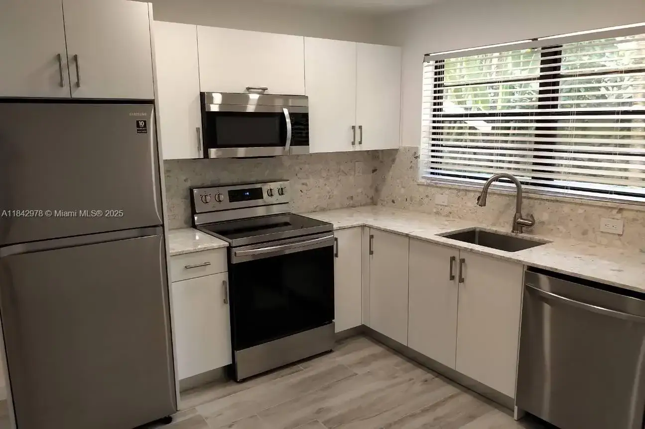 1 bedroom 1 bath Residential Lease for rent at 846 Lenox Ave # 209, Miami Beach FL 33139