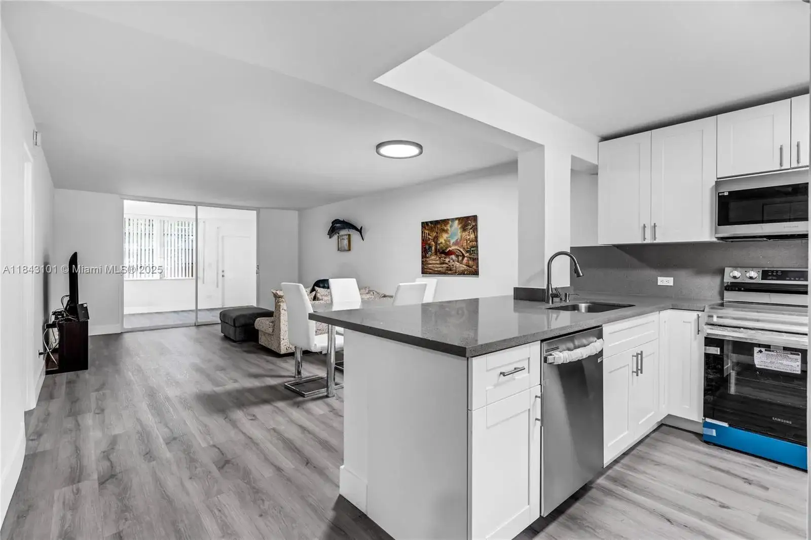 1 bedroom 2 bath Residential for sale at 445 NE 195th St # 125, Miami FL 33179