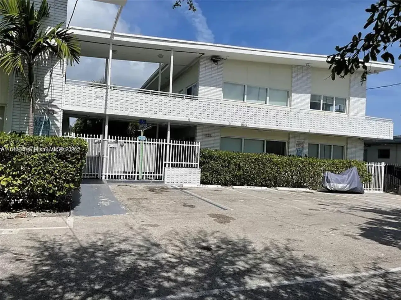 1 bedroom 1 bath Residential for sale at 1225 Marseille Dr # 18, Miami Beach FL 33141