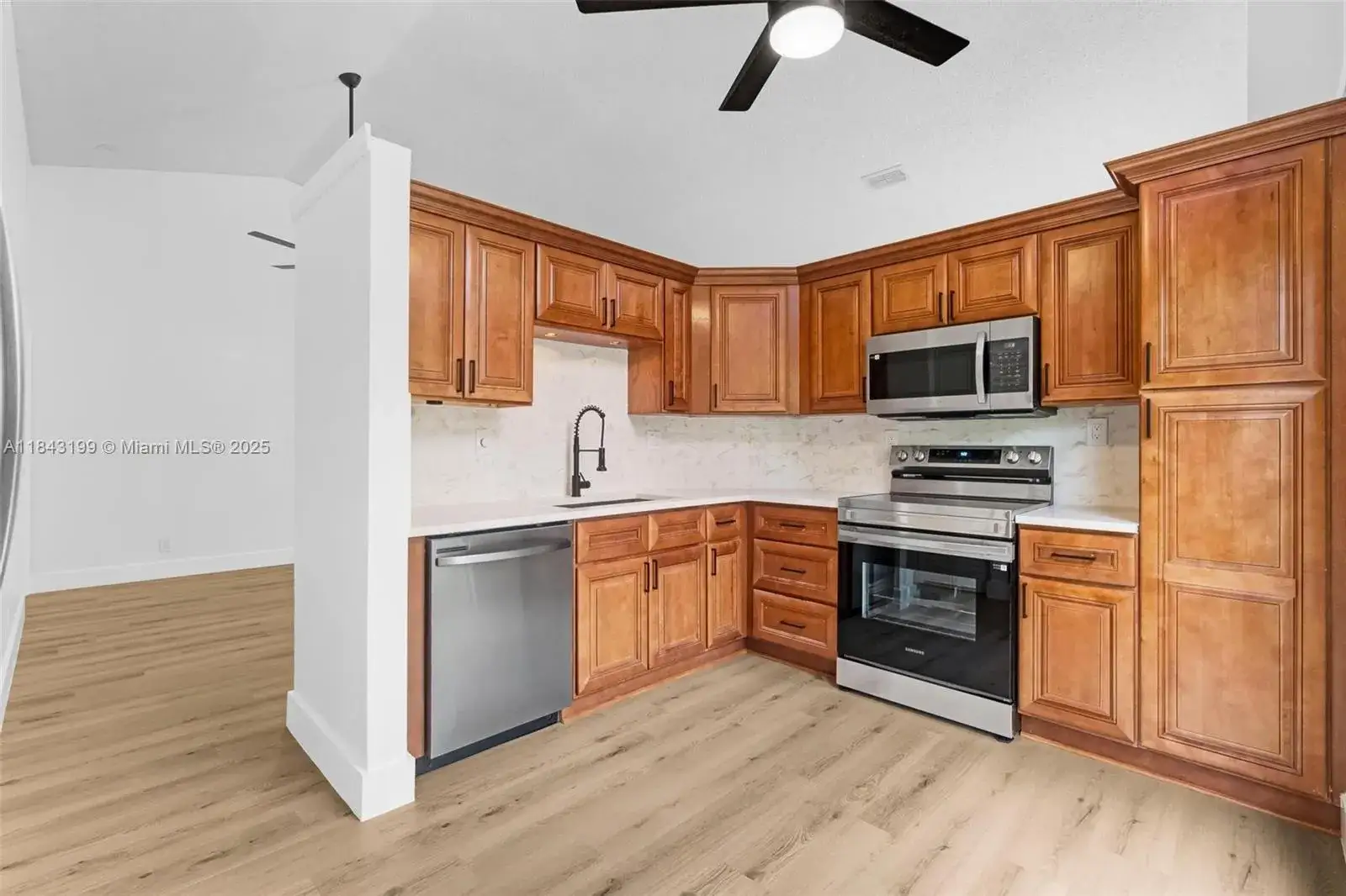 3 bedroom 2 bath Residential for sale at 605 Laurel Way, North Lauderdale FL 33068