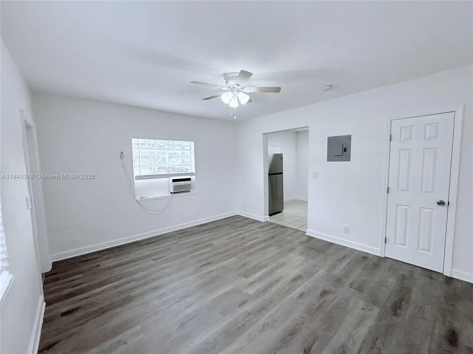 1 bedroom 1 bath Residential Lease for rent at 1625 S Federal Hwy # 4, Lake Worth FL 33460