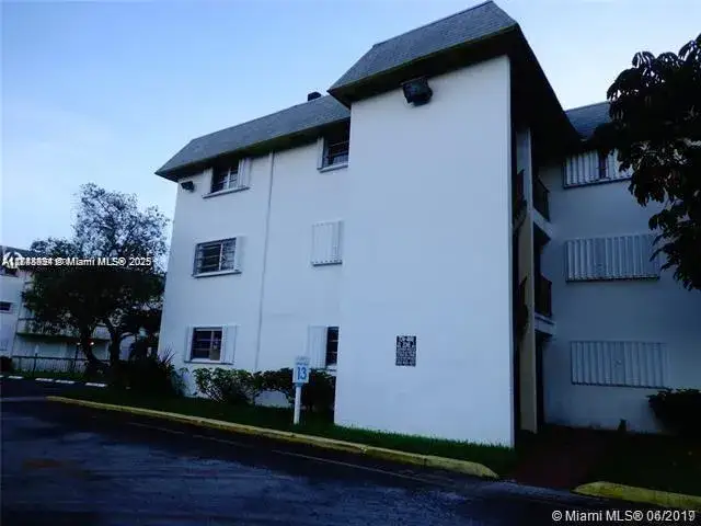 2 bedroom 2 bath Residential for sale at 15225 NE 6th Ave # B207, Miami FL 33162