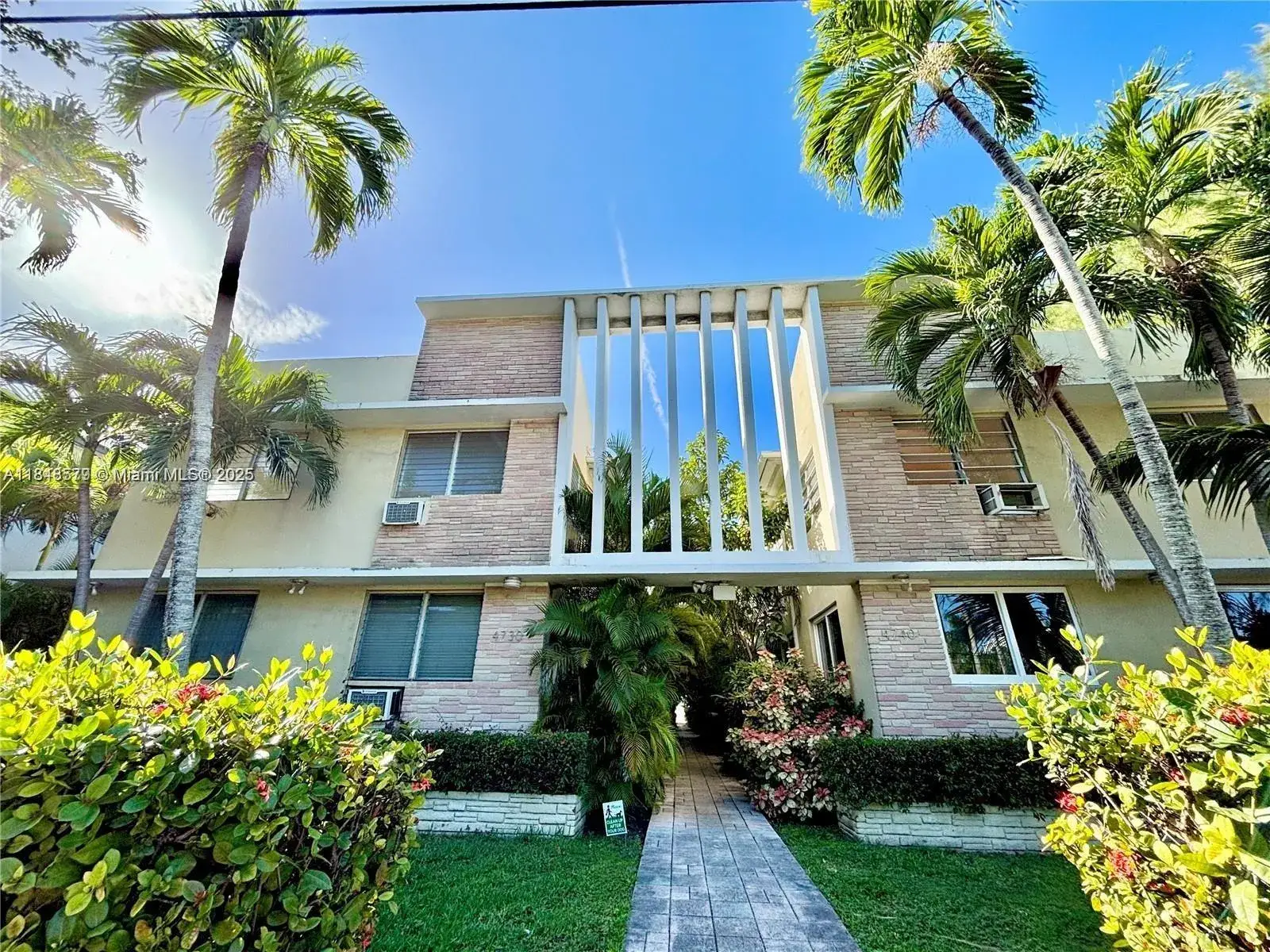 1 bedroom 1 bath Residential Lease for rent at 4740 Pine Tree Dr # 28, Miami Beach FL 33140