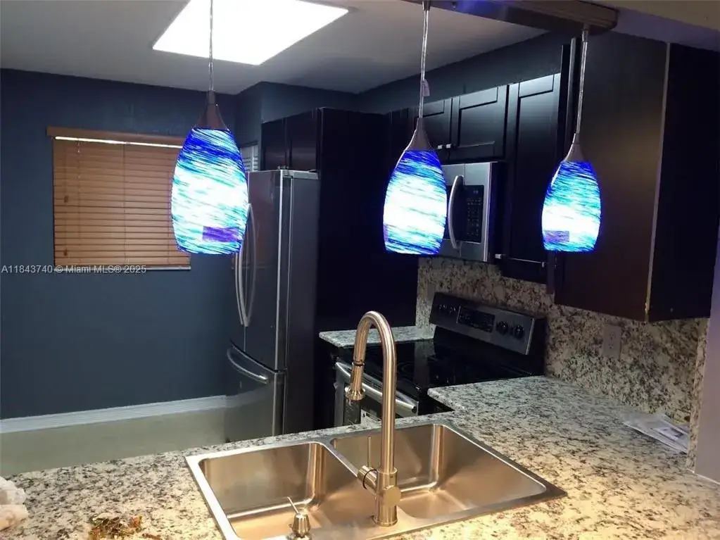 3 bedroom 2 bath Residential Lease for rent at 901 NE 209th Ter # 106, Miami FL 33179