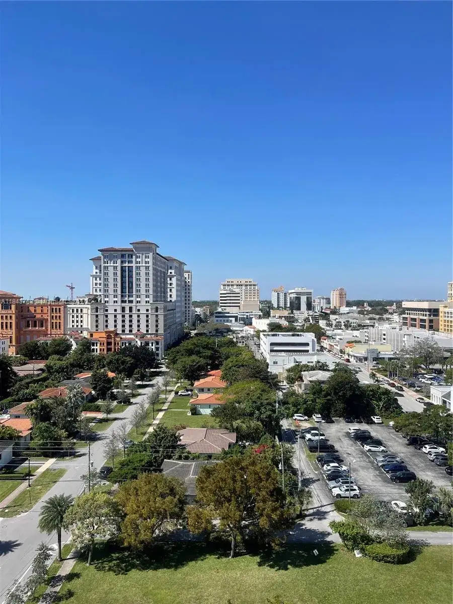 1 bedroom 1 bath Residential for sale at 2351 Douglas Rd # 1208, Miami FL 33145
