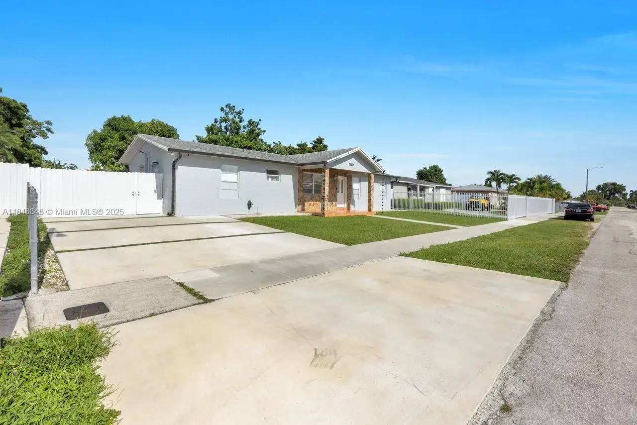 3 bedroom 2 bath Residential for sale at 25265 SW 124th Pl, Homestead FL 33032