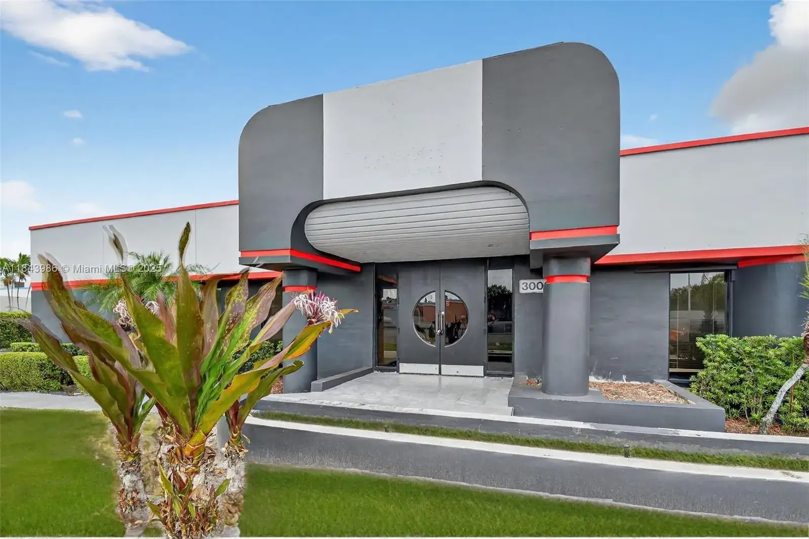 Commercial Sale for sale at 3000 N 28th Ter, Hollywood FL 33020