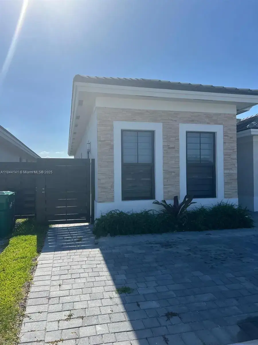 1 bedroom 1 bath Residential Lease for rent at 1840 SW 144th Ave, Miami FL 33175