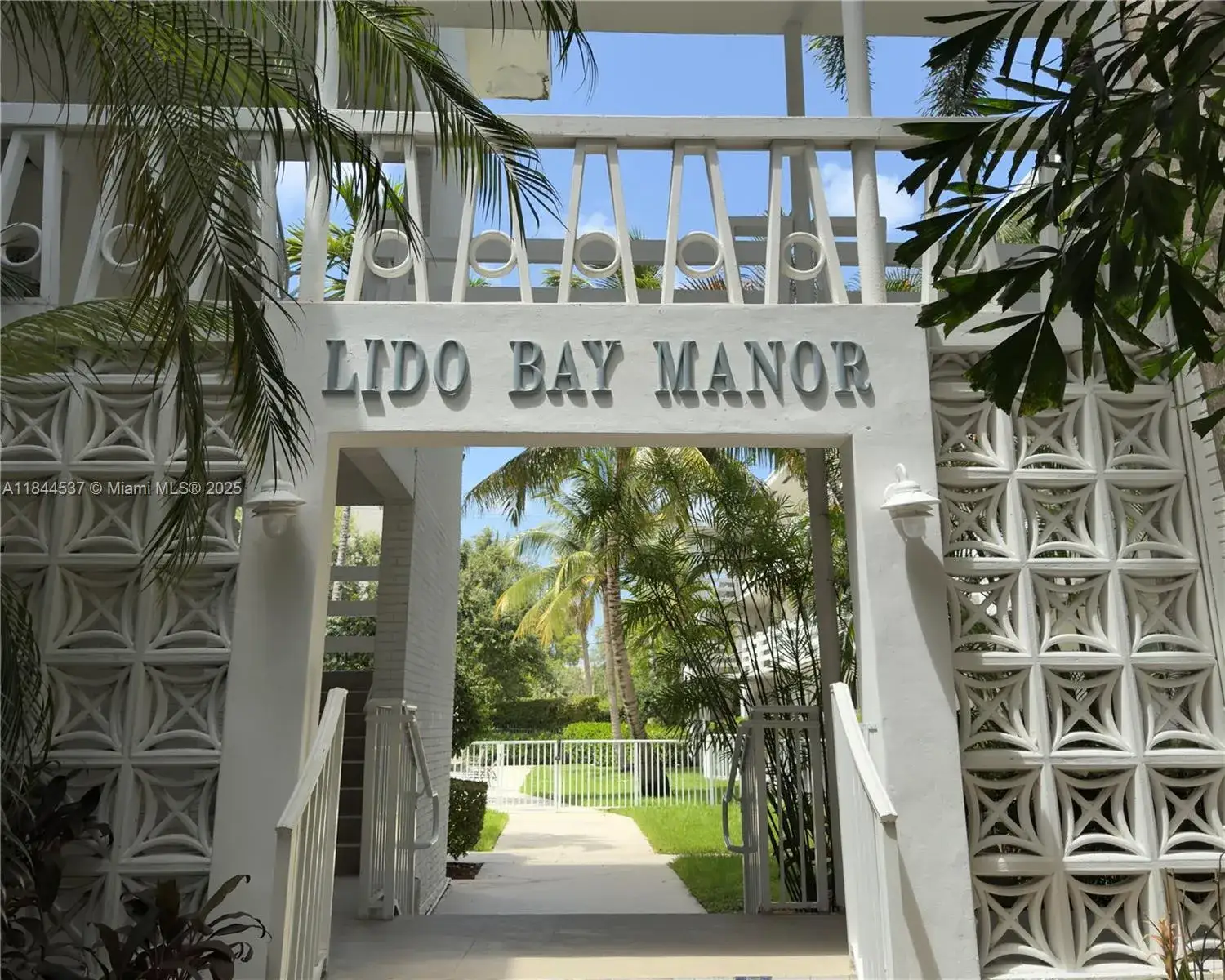 1 bedroom 1 bath Residential for sale at 1631 NE 114th St # 107, Miami FL 33181