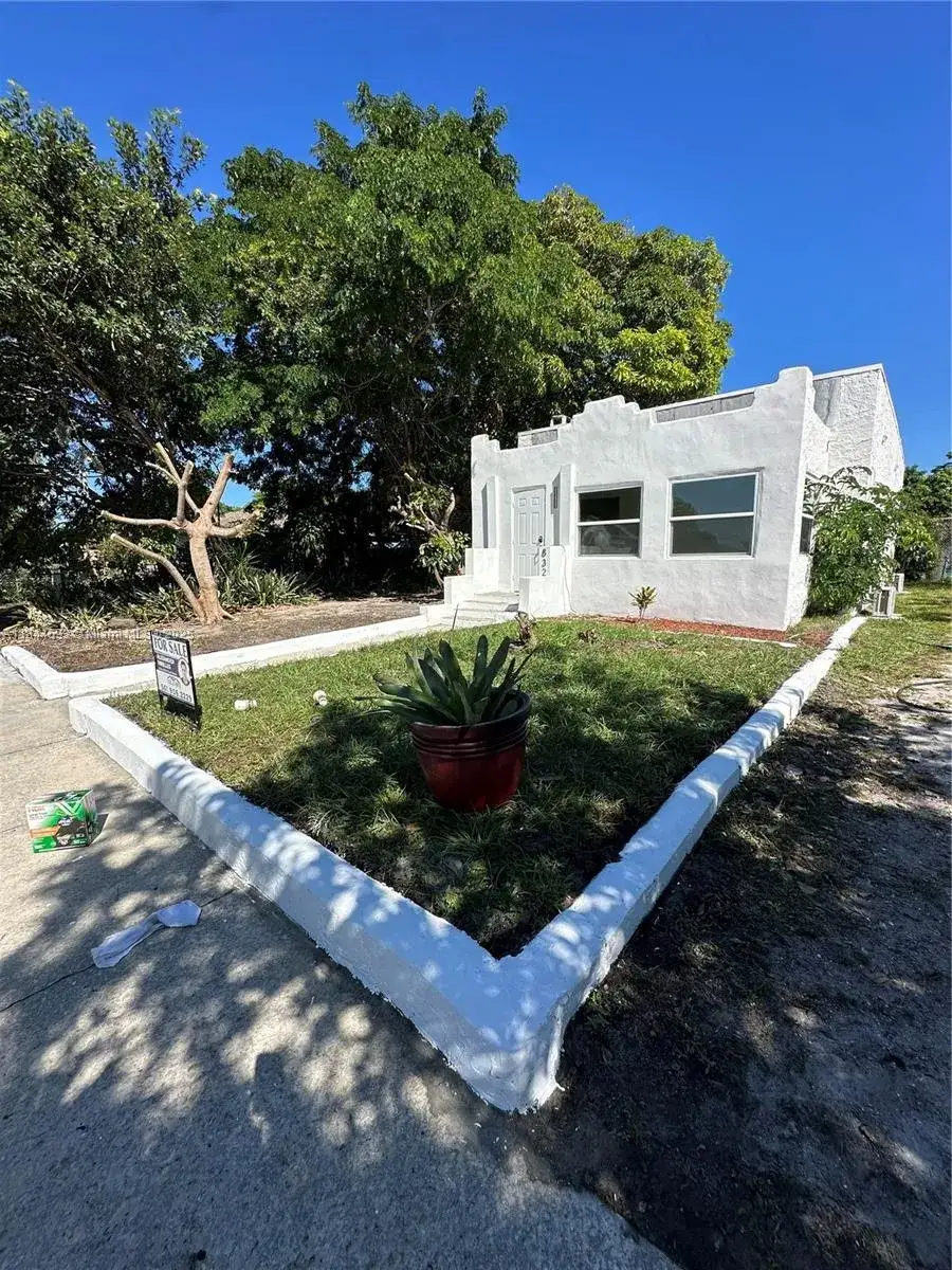 3 bedroom 1 bath Residential for sale at 832 N C St, Lake Worth FL 33460
