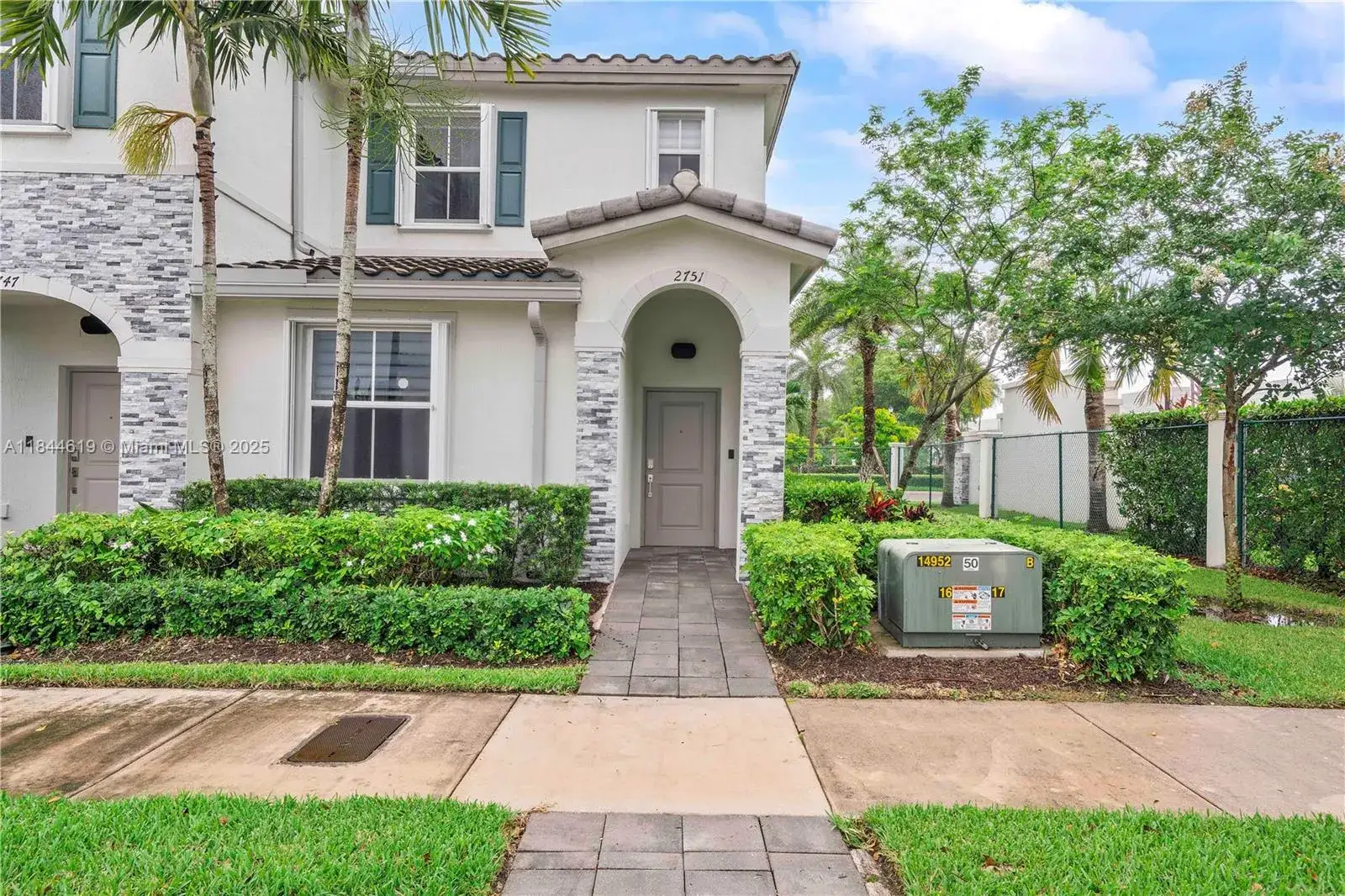 3 bedroom 3 bath Residential for sale at 2751 SE 15th St, Homestead FL 33035