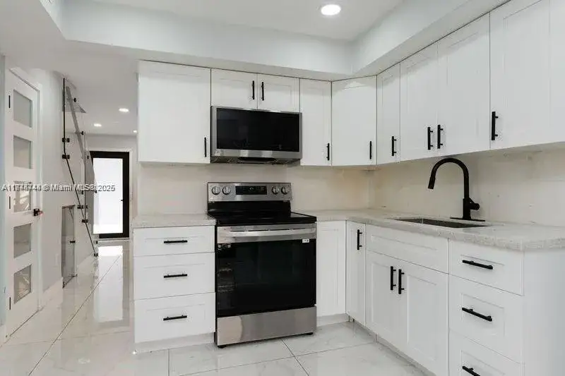 2 bedroom 1 bath Residential Lease for rent at 5431 W 22nd Ct # 107, Hialeah FL 33016