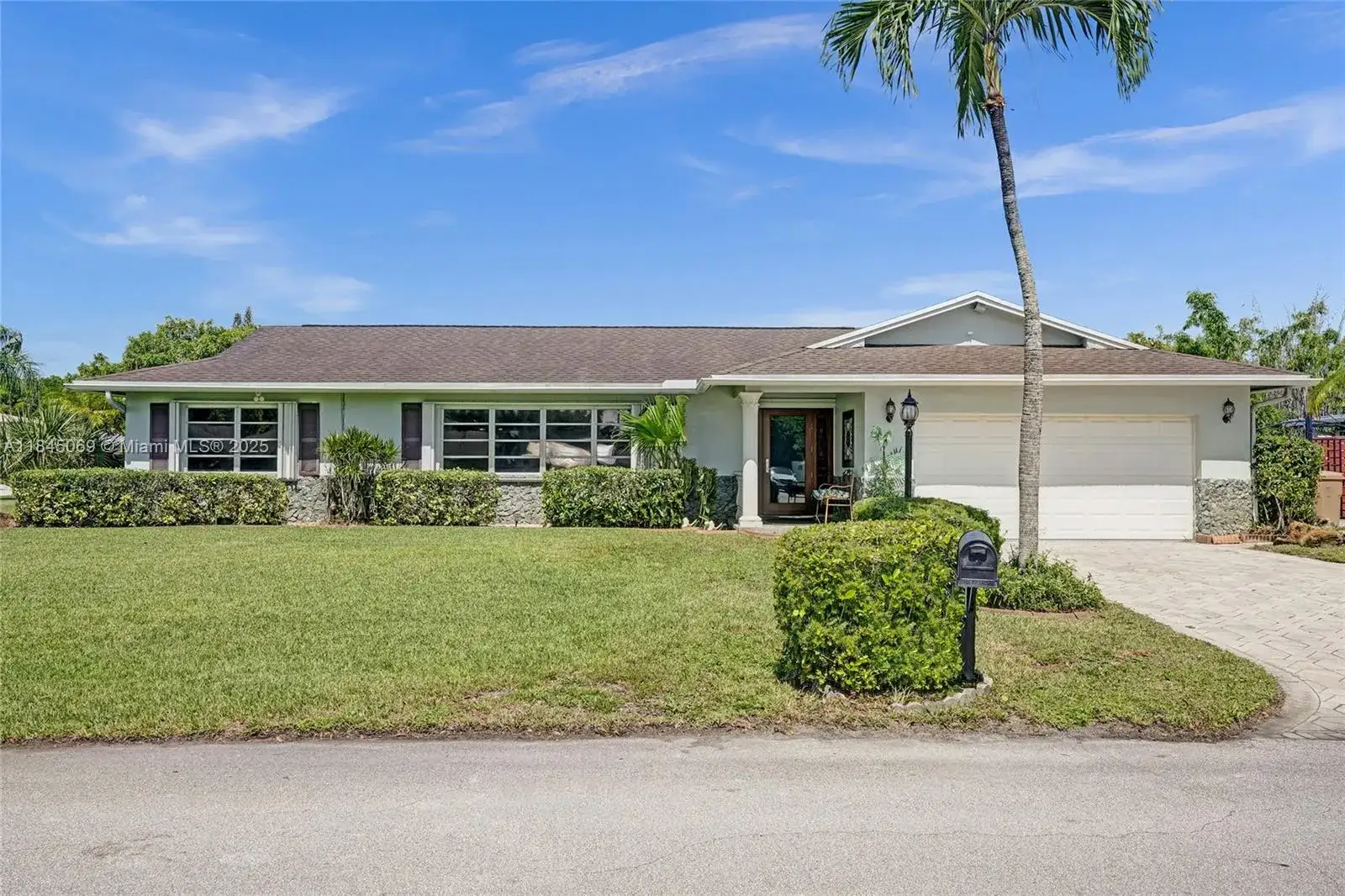3 bedroom 2 bath Residential for sale at 2525 SW 86th Ave, Davie FL 33324