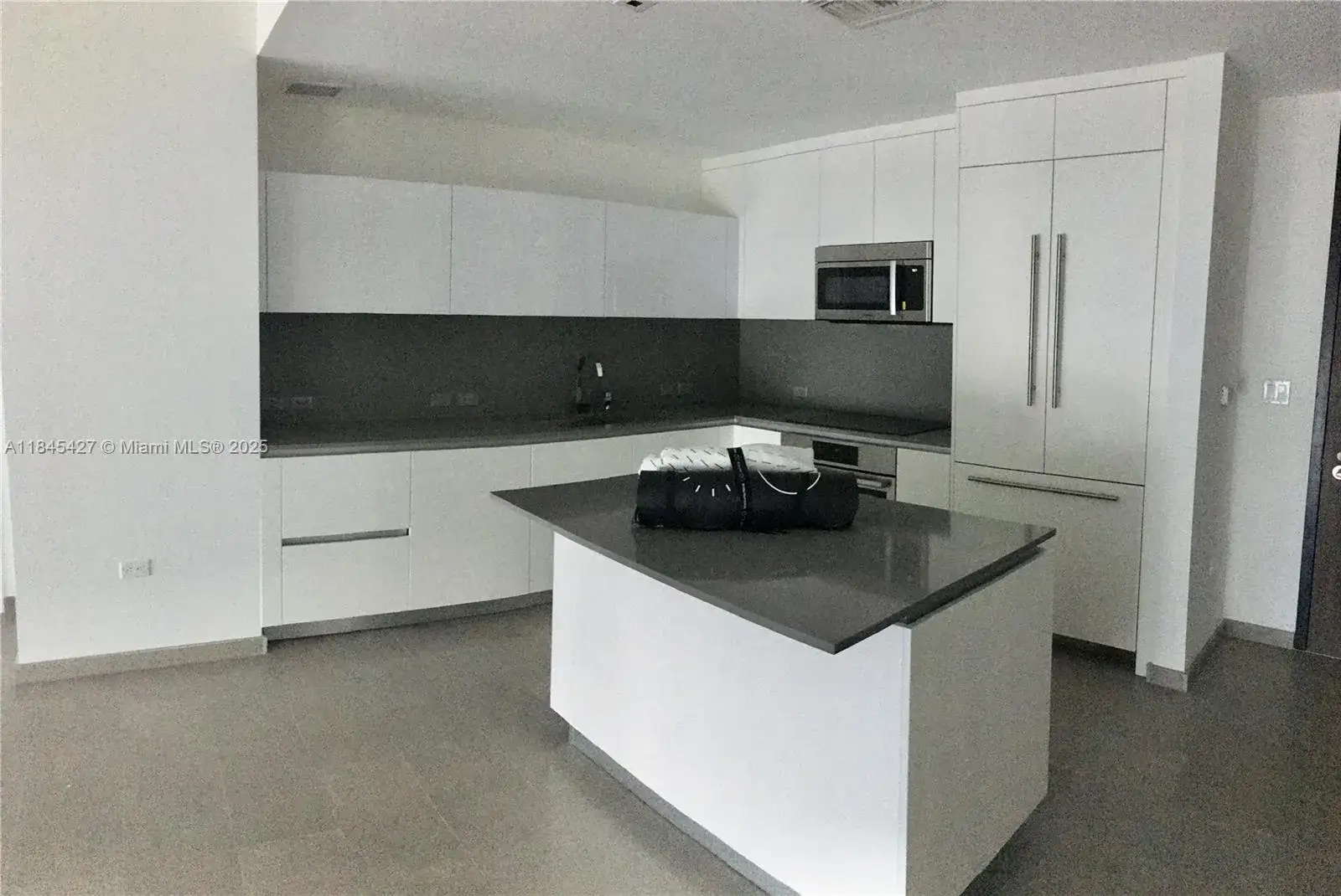2 bedroom 2 bath Residential for sale at 88 SW 7th St # 2305, Miami FL 33130