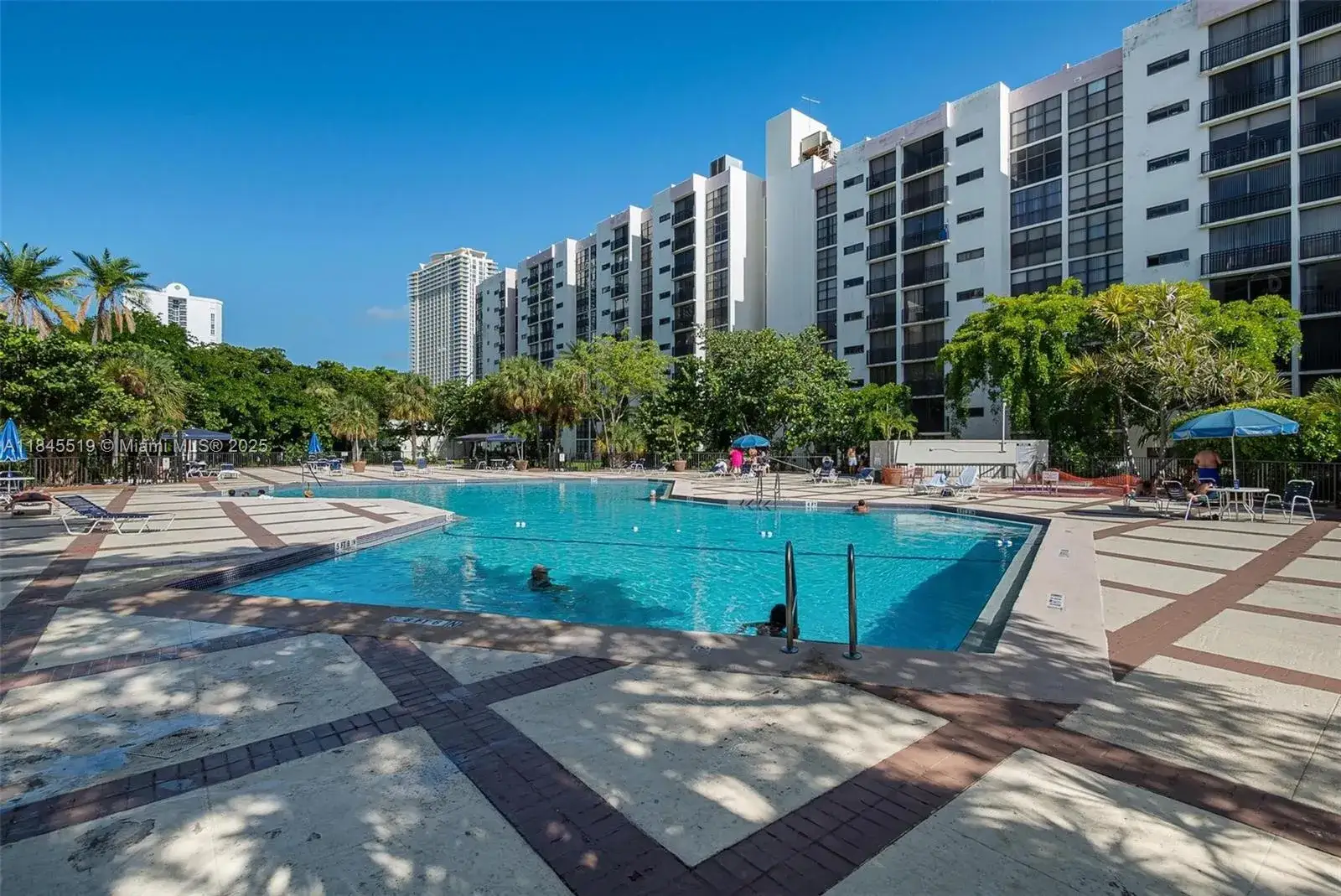 1 bedroom 1 bath Residential Lease for rent at 16909 N Bay Rd # 305, Sunny Isles Beach FL 33160
