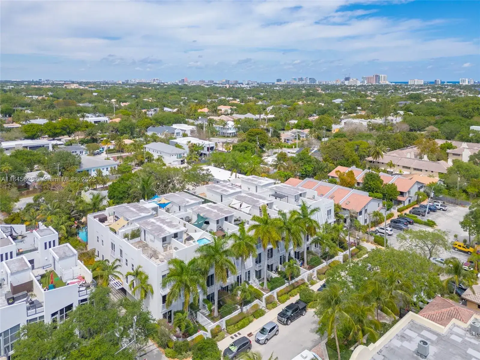 3 bedroom 3 bath Residential for sale at 811 SE 12th Ct, Fort Lauderdale FL 33316