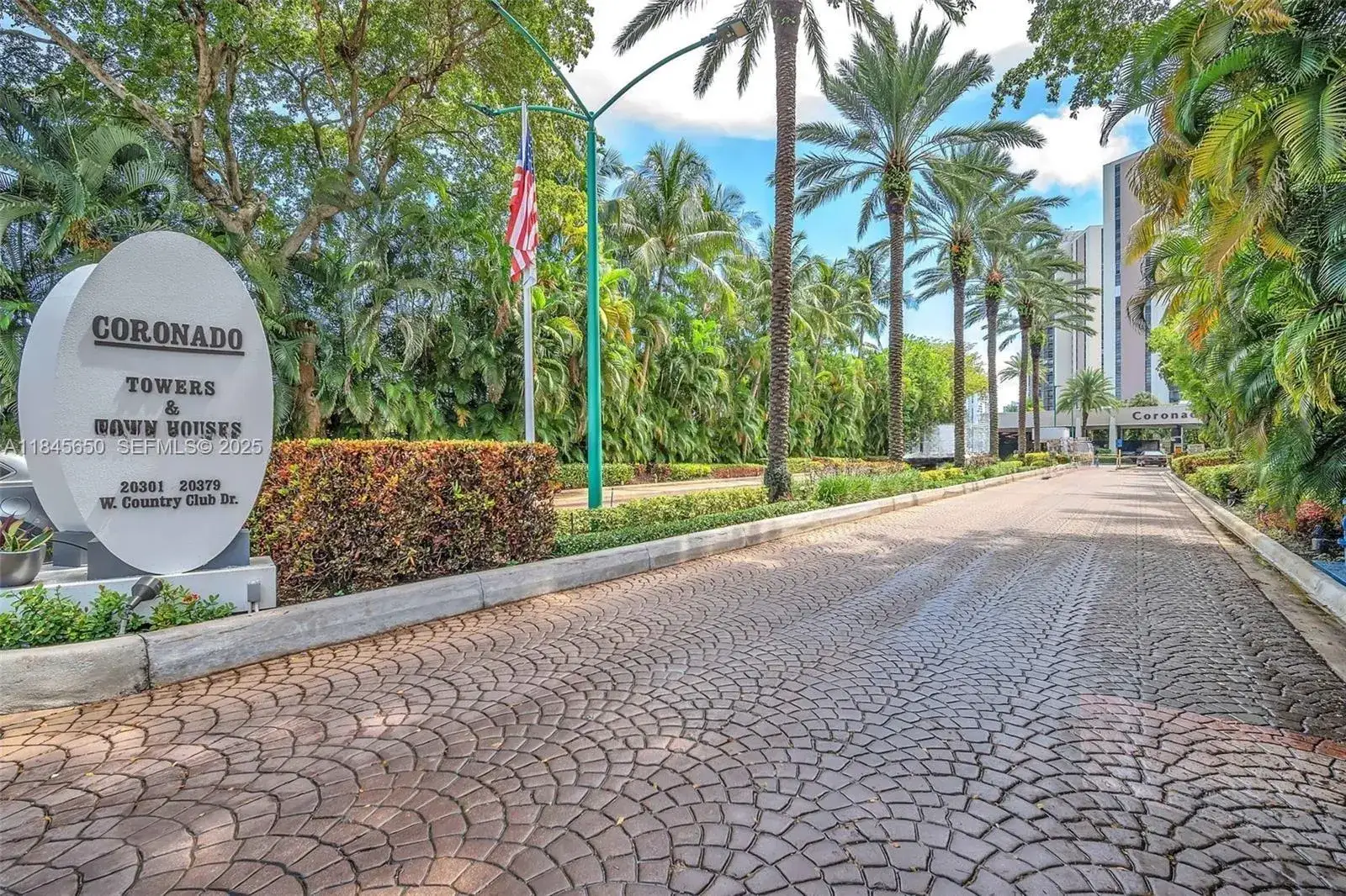 2 bedroom 2 bath Residential for sale at 20335 W Country Club Dr # 206, Aventura FL 33180