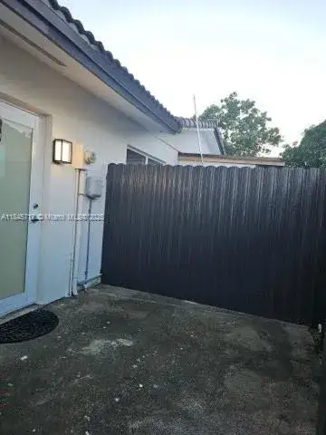 1 bath Residential Lease for rent at 2920 SW 118th Ave # 1, Miami FL 33175
