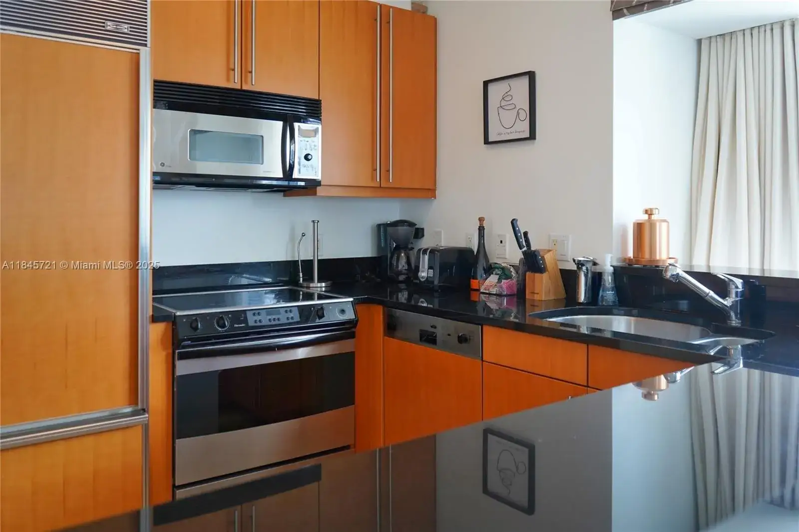 2 bedroom 2 bath Residential Lease for rent at 1435 Brickell Ave # 3412, Miami FL 33131