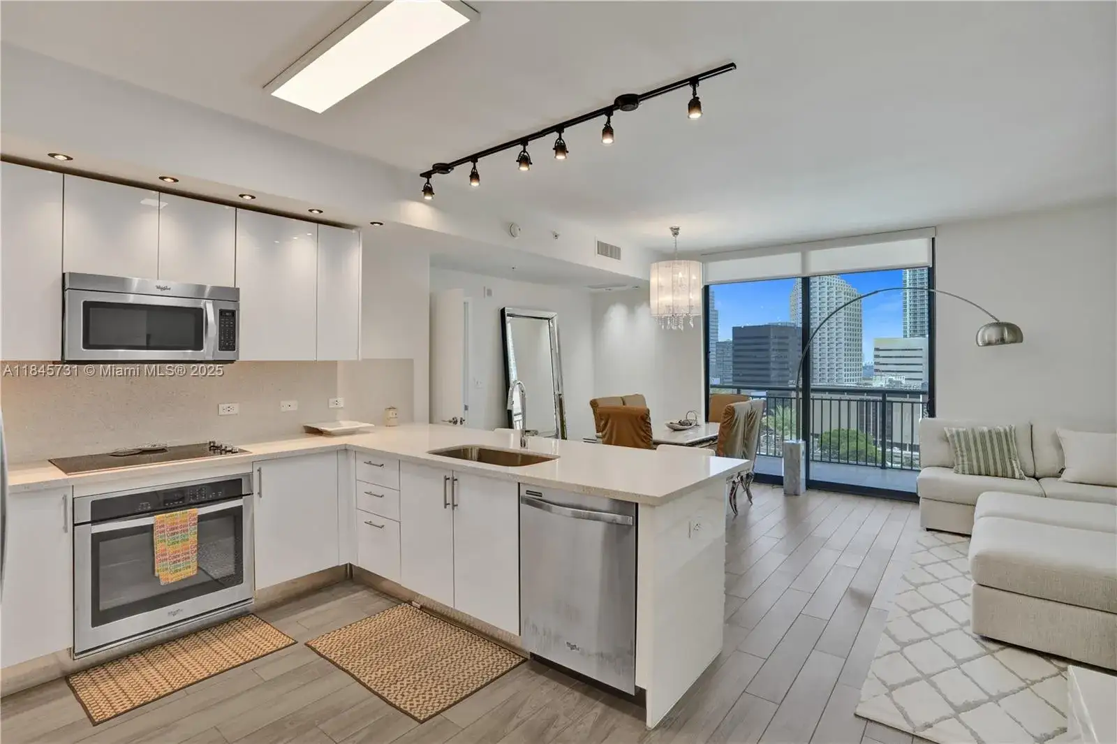 2 bedroom 2 bath Residential for sale at 999 SW 1st Ave # 1402, Miami FL 33130
