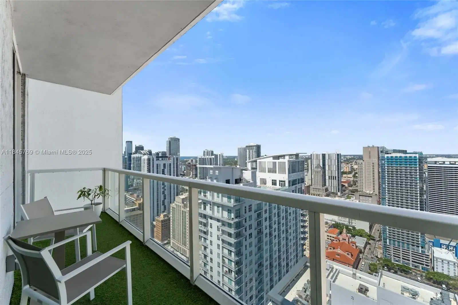 2 bedroom 2 bath Residential for sale at 253 NE 2nd St # 4304, Miami FL 33132