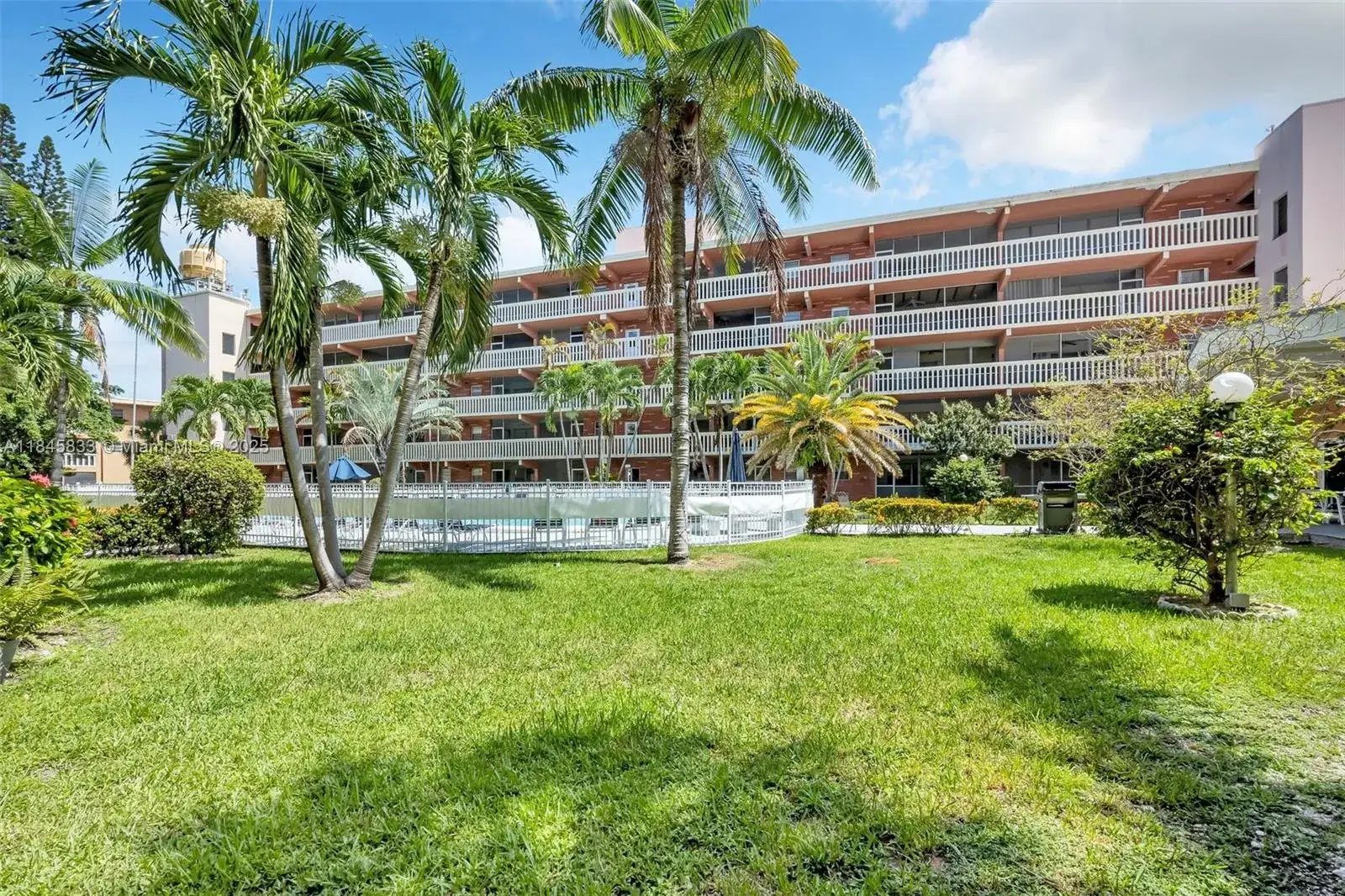 2 bedroom 2 bath Residential Lease for rent at 200 NE 12th Ave # 3A, Hallandale Beach FL 33009