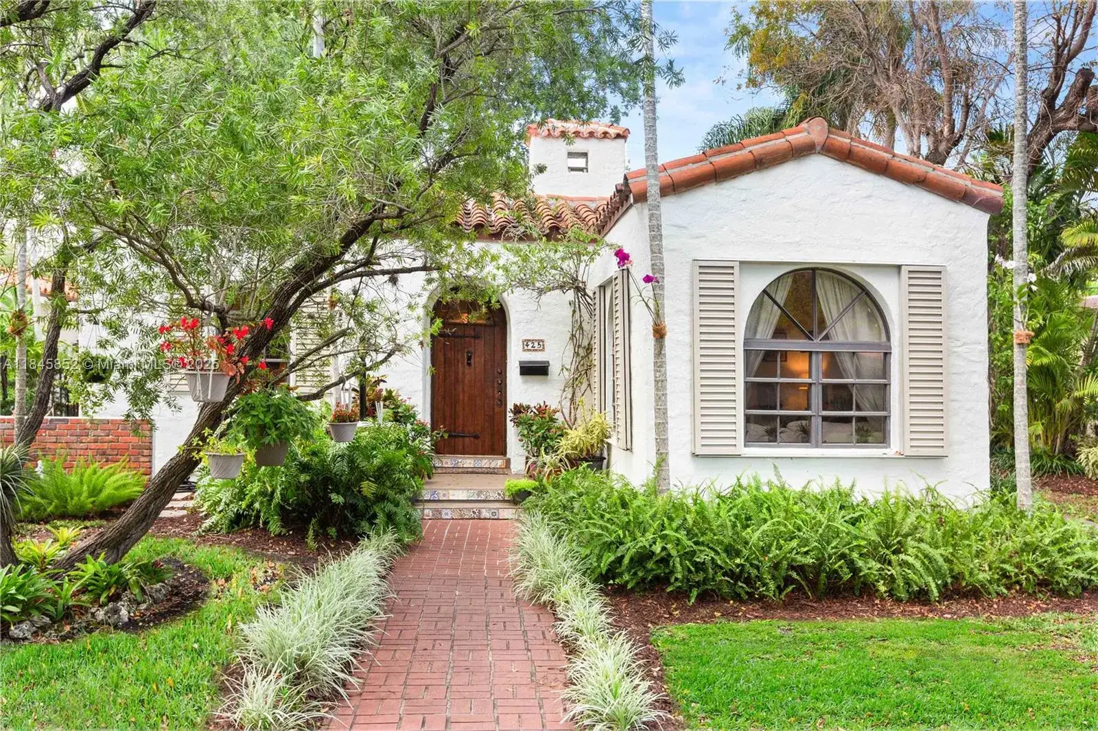 3 bedroom 2 bath Residential for sale at 425 Cadagua Ave, Coral Gables FL 33146