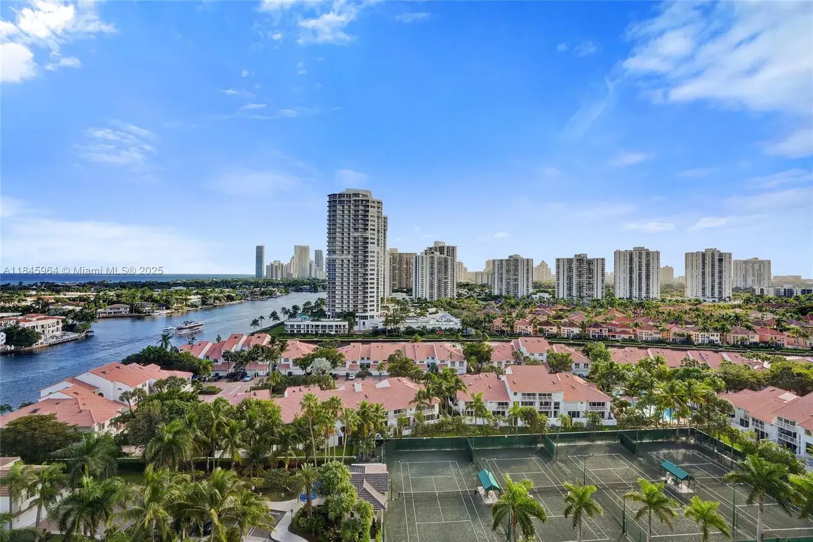 3 bedroom 2 bath Residential for sale at 21050 Point Pl # 1403, Aventura FL 33180