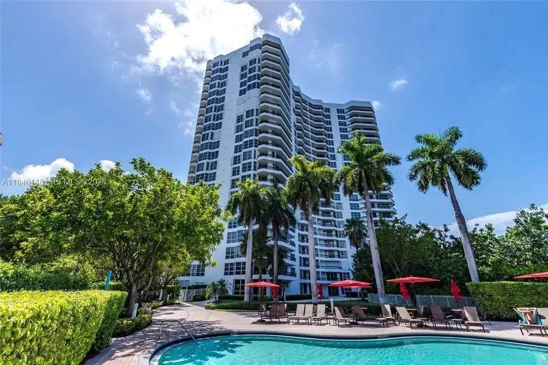 2 bedroom 2 bath Residential for sale at 3400 NE 192nd St # 1205, Aventura FL 33180