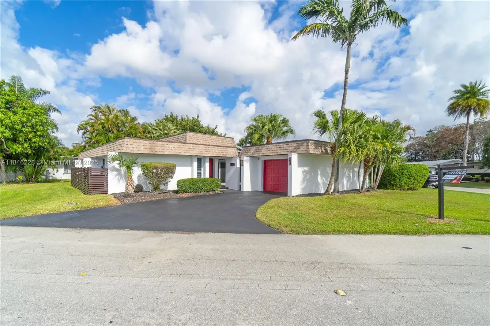 3 bedroom 3 bath Residential Lease for rent at 5601 White Cedar Ln, Tamarac FL 33319