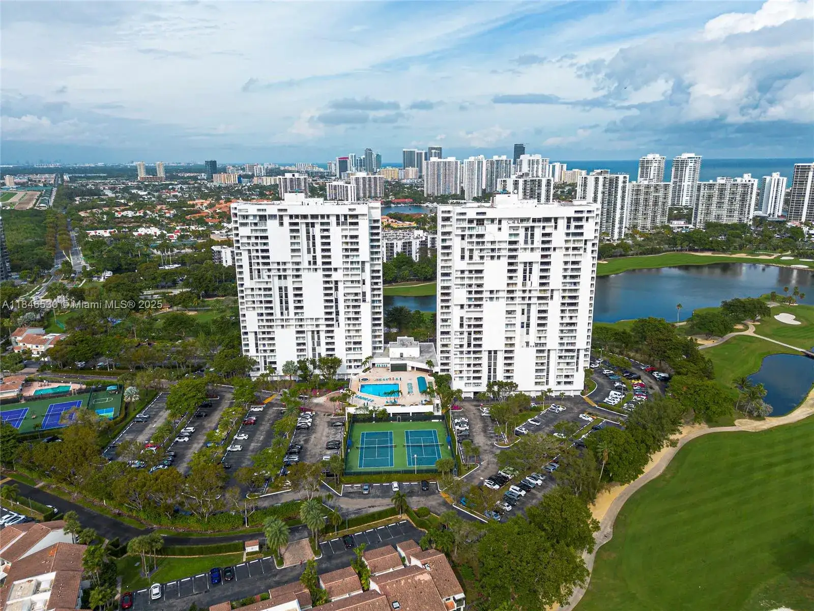 2 bedroom 2 bath Residential for sale at 20225 NE 34th Ct # 818, Aventura FL 33180