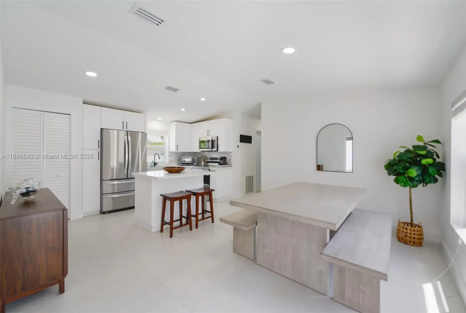 11 Mockingbird Rd, Key Largo FL 33037