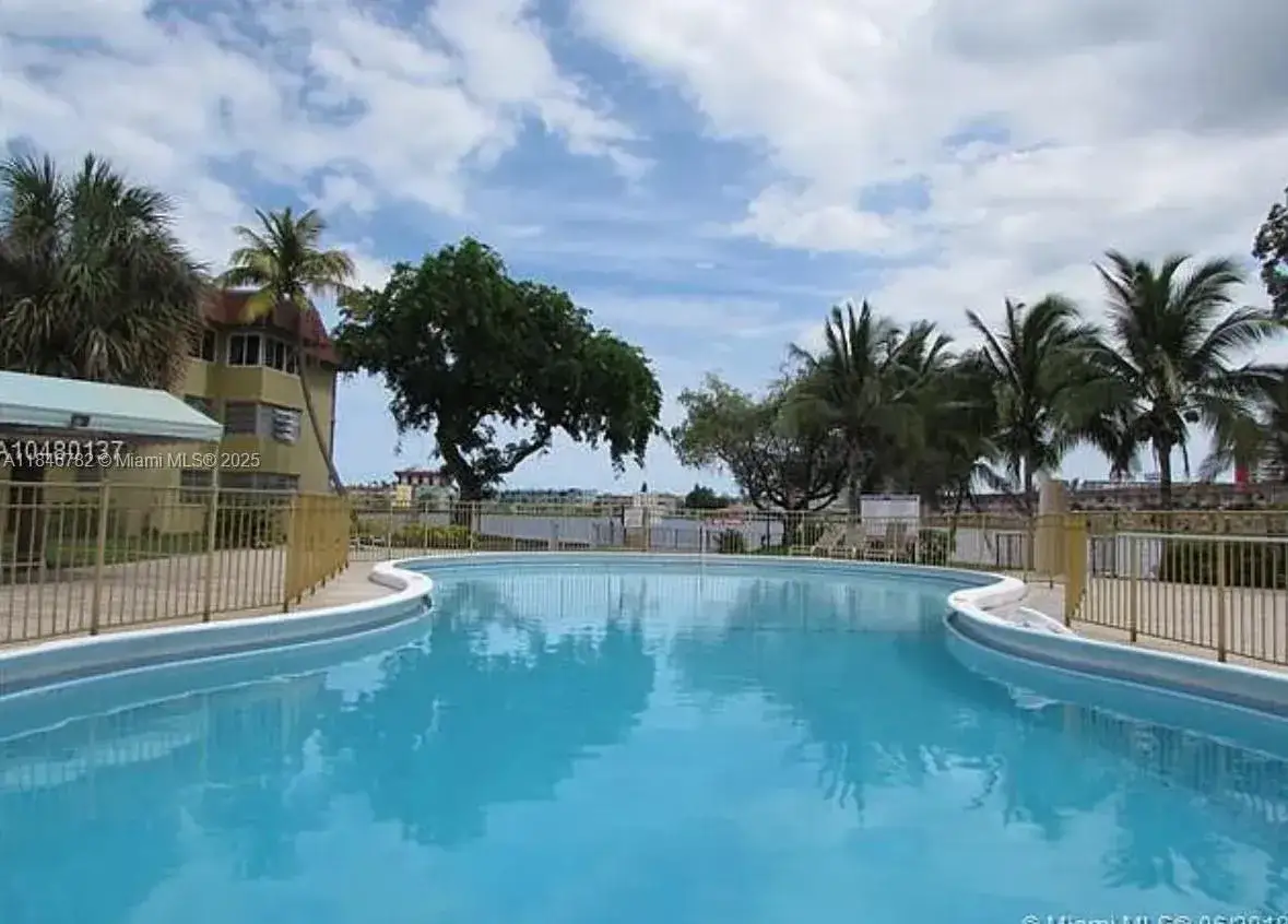 2 bedroom 2 bath Residential for sale at 1530 NE 191st St # 145, Miami FL 33179