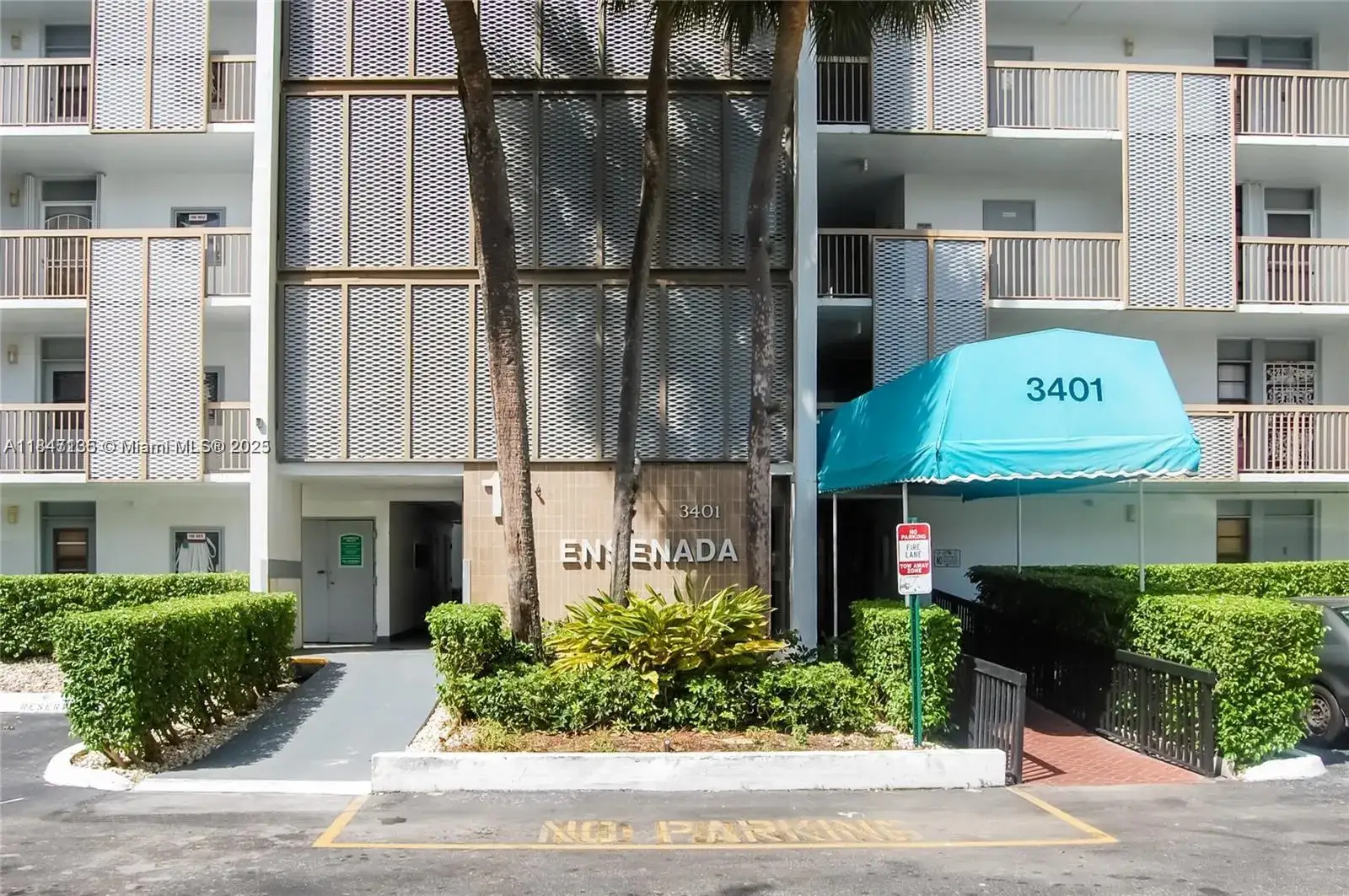 1 bedroom 1 bath Residential for sale at 3401 N Country Club Dr # 706, Aventura FL 33180