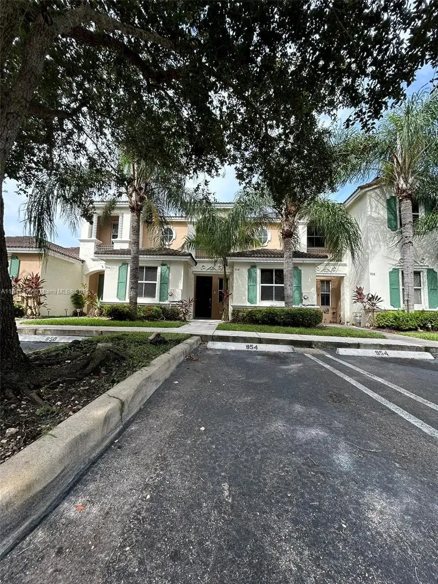 3 bedroom 3 bath Residential for sale at 954 NE 42nd Ter, Homestead FL 33033