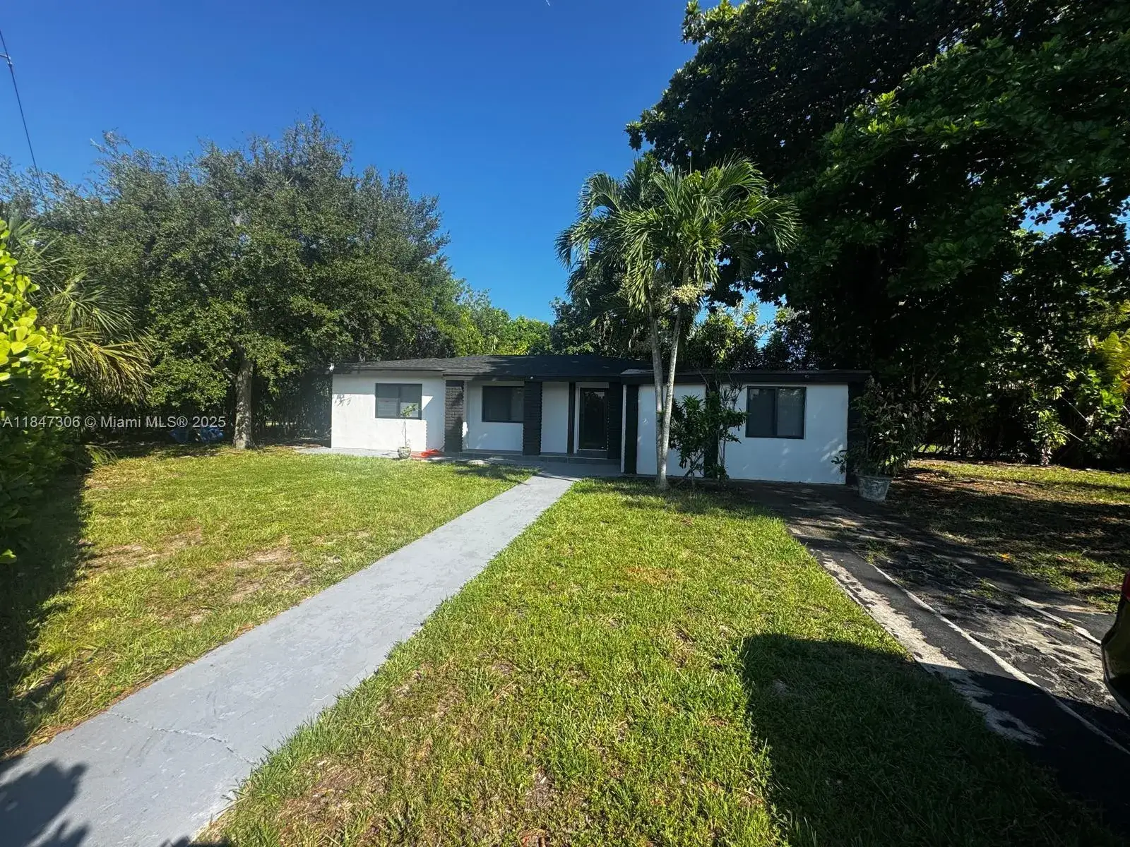 4 bedroom 4 bath Residential for sale at 930 NE 163rd St, North Miami Beach FL 33162