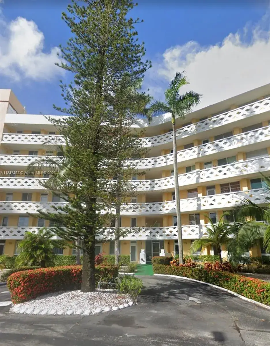 2 bedroom 1 bath Residential for sale at 2400 NE 9th St # 603, Fort Lauderdale FL 33304