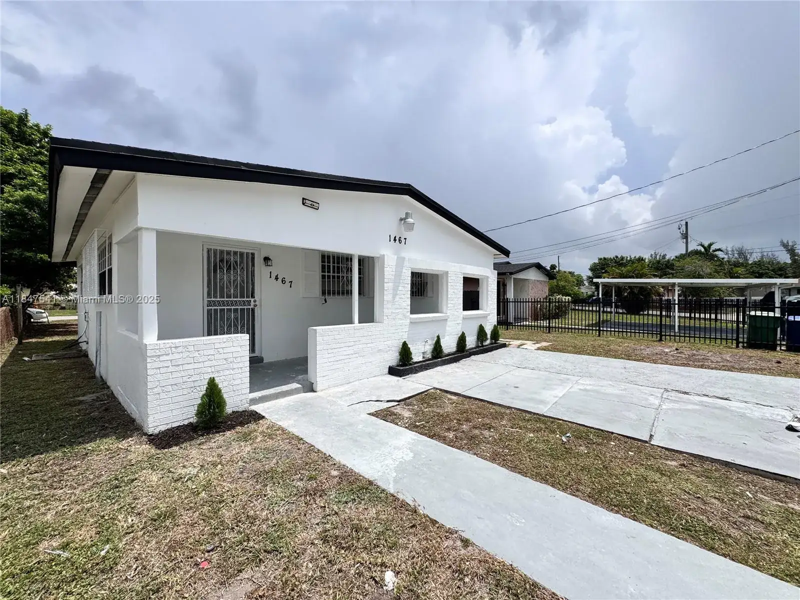2 bedroom 1 bath Residential for sale at 1467 NW 154th St, Miami Gardens FL 33054