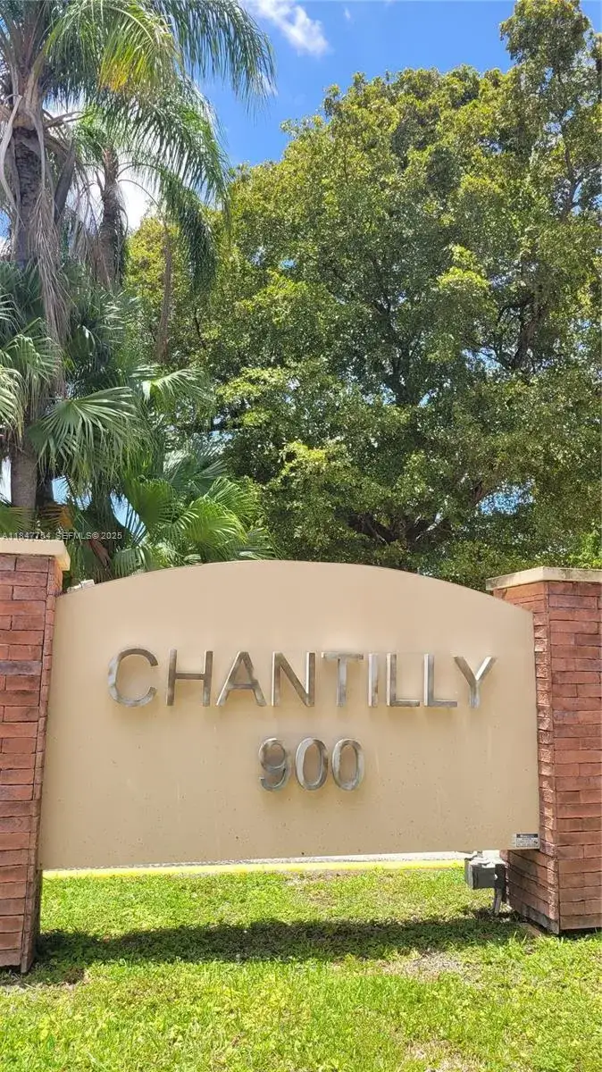 3 bedroom 2 bath Residential for sale at 900 NE 195th St # 620, Miami FL 33179