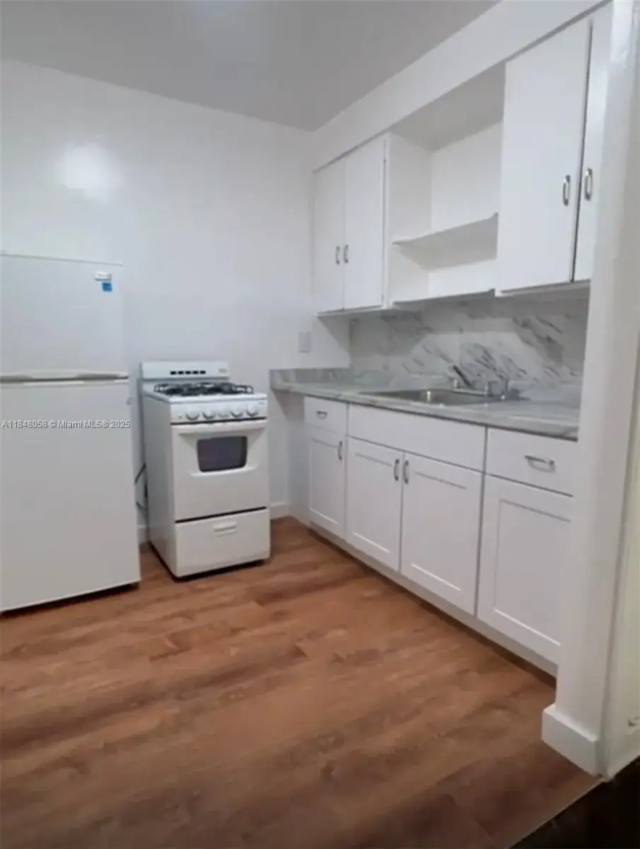 1 bath Residential Lease for rent at 1611 Pennsylvania # 12A, Miami Beach FL 33139