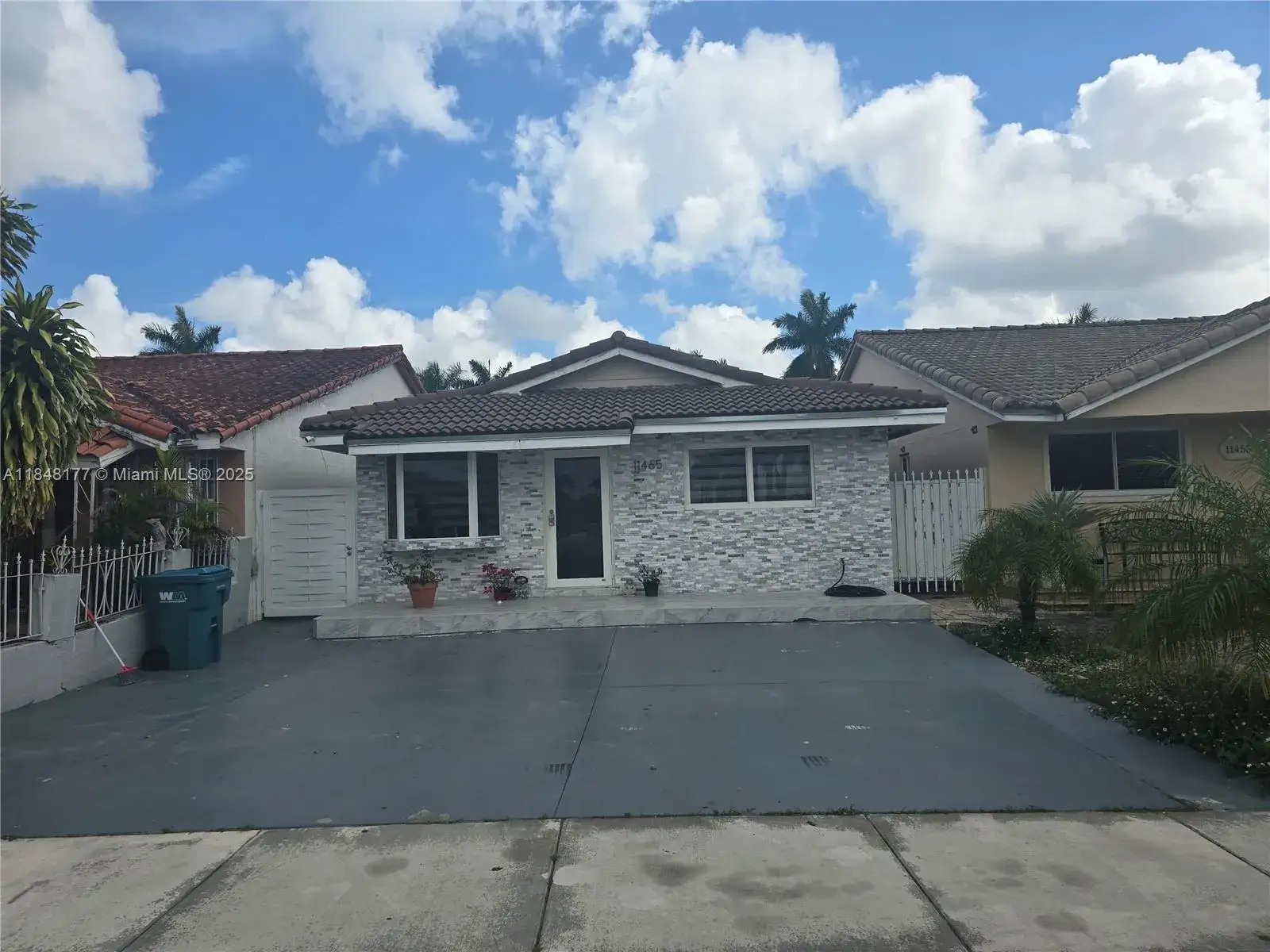 3 bedroom 2 bath Residential for sale at 11465 NW 88th Ct, Hialeah Gardens FL 33018