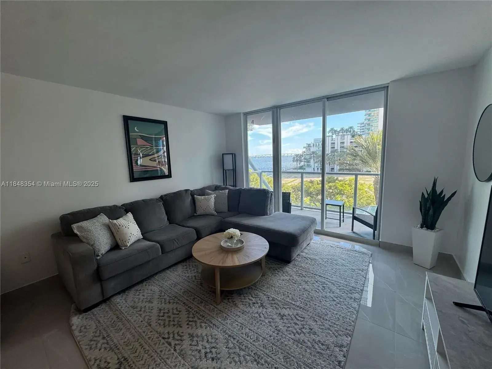1 bedroom 1 bath Residential for sale at 1155 Brickell Bay Dr # 307, Miami FL 33131