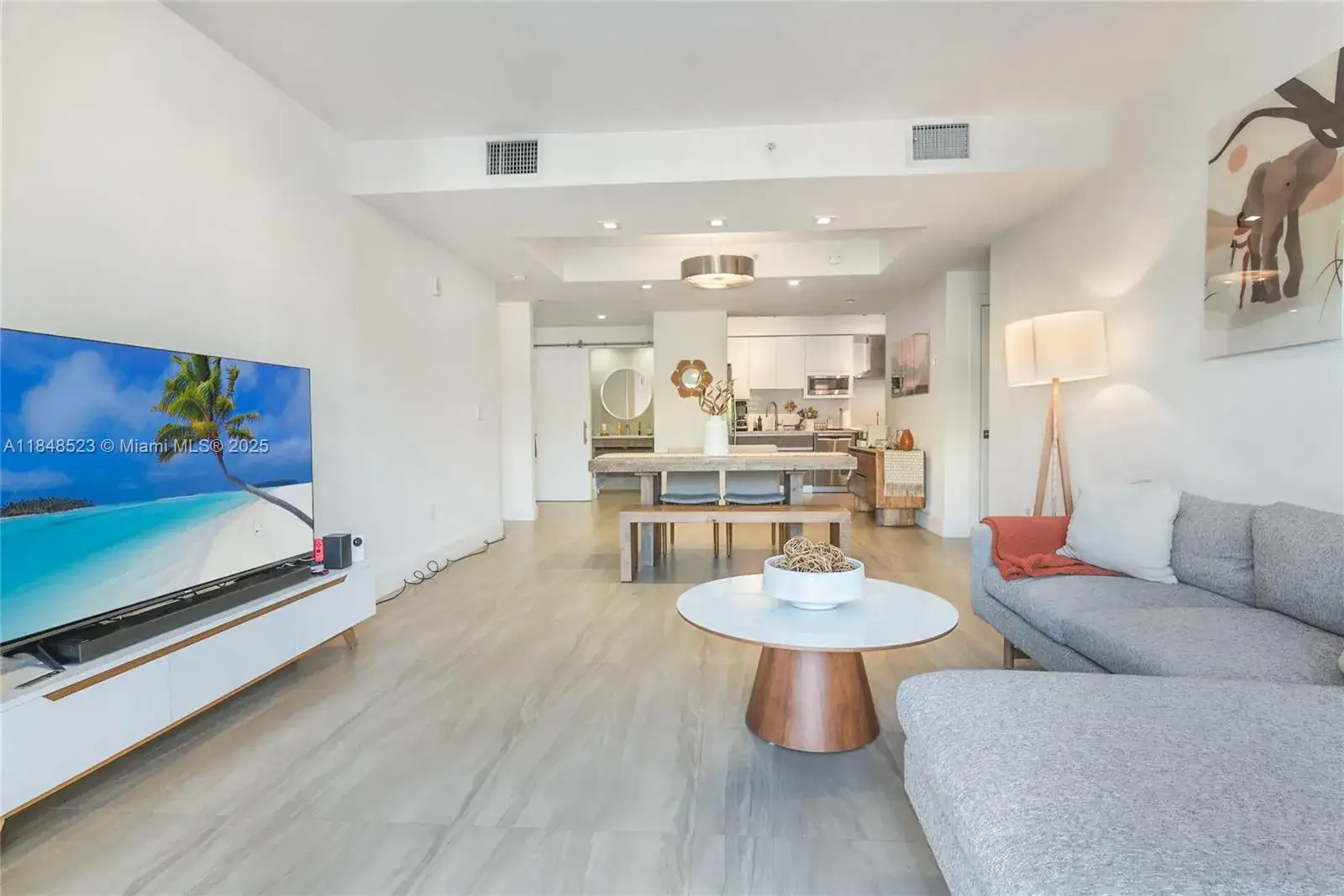 2 bedroom 2 bath Residential for sale at 120 Salamanca Ave # 4A, Coral Gables FL 33134